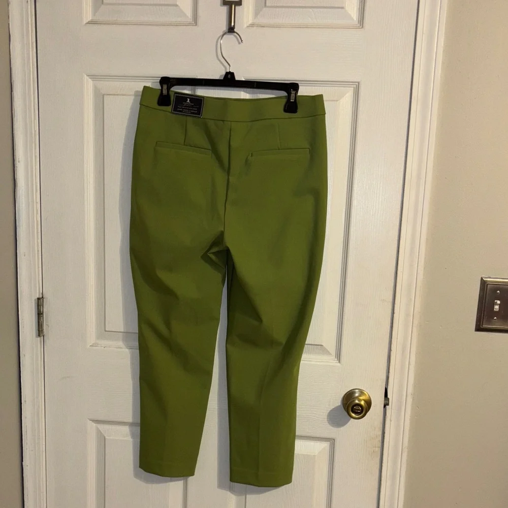 Jules & Leopold Green Women's Cropped Pull On Pants - Picture 2 of 3